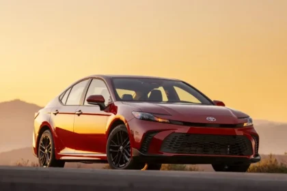 Toyota Camry Hybrid 2026