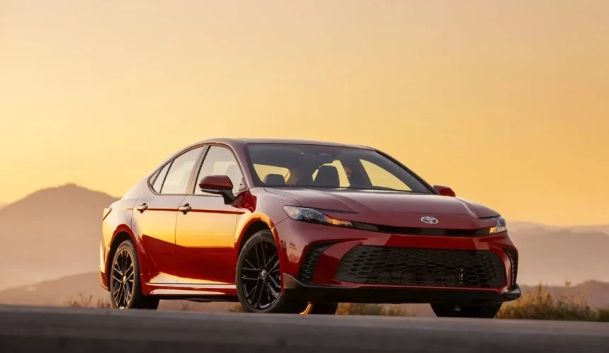 Toyota Camry Hybrid 2026