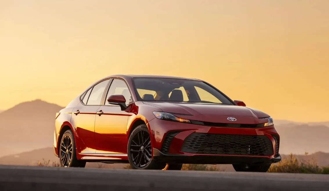 Toyota Camry Hybrid 2026