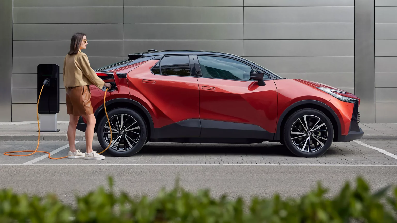 Hybrid vs Plug-In Hybrid